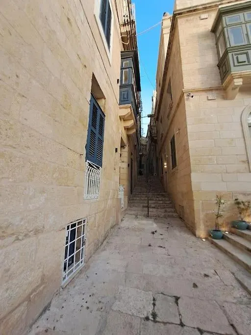 No18 Cospicua Villa
